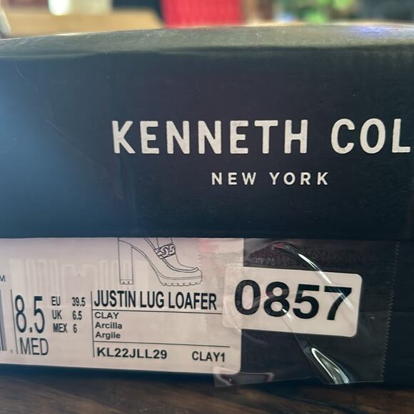 Kenneth Cole Justin Lug Loafer Heeled Pump Chunky Chain Platform NEW Size 8.5 - Picture 11 of 11